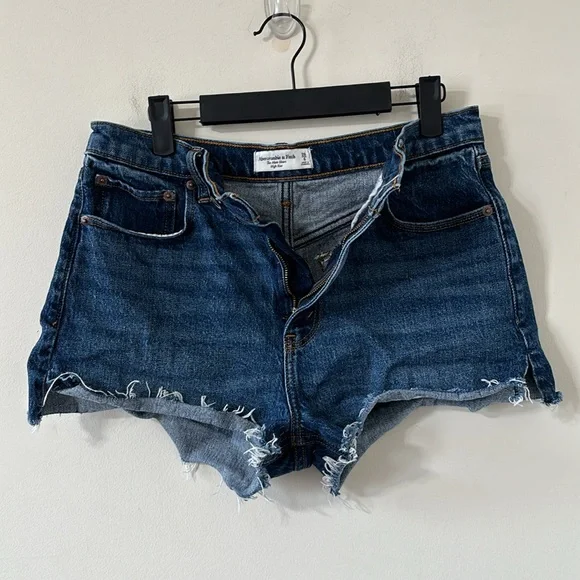 Abercrombie & Fitch The Mom Short High Rise Dark Wash Size 28 - Picture 4 of 7
